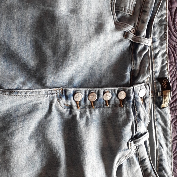 Suzanne Betro - Picture 1 of 7